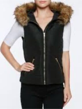 Love Tree Black Quilted Puffer Vest with Faux Fur Trim